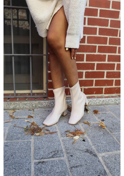 Kadın Bilekli Orta Boy Streç Fermuarlı Bot Bej modelleri