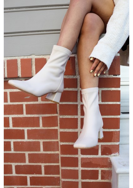 Kadın Bilekli Orta Boy Streç Fermuarlı Bot Bej fırsatları