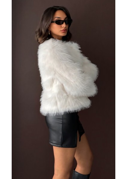 Düğme Detaylı Uzun Kollu Suni Kürk Ceket fırsatları