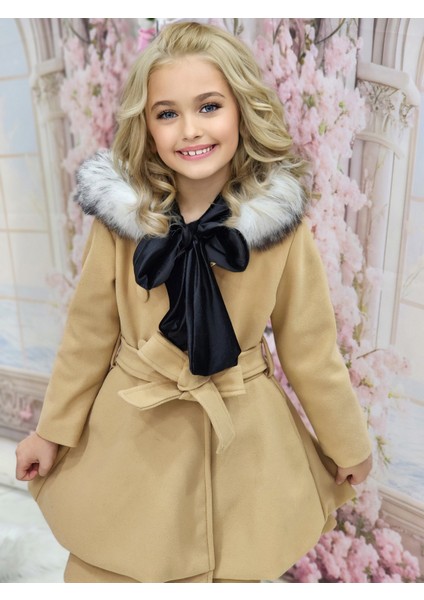 Çantalı Kadife Elbiseli Kız Çocuk Kaşe Kaban Kombini