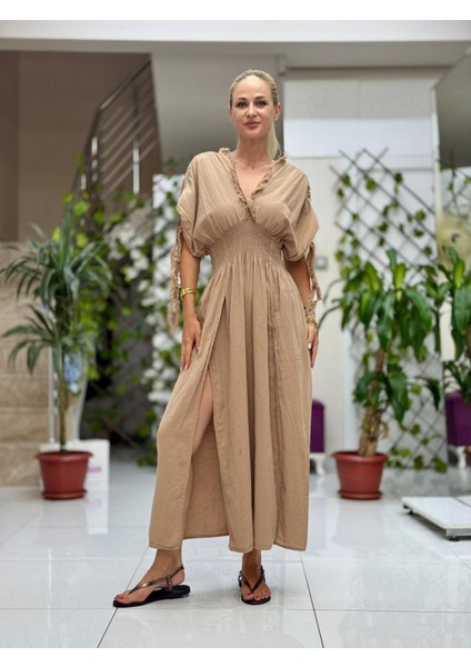 PT242500 Beli Lastikli Yaka Omuz Püsküllü Derin Yırtmaçlı Coton Elbise Camel