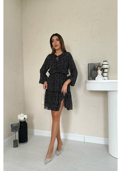 Eteği Katlı Puantiyeli Elbise