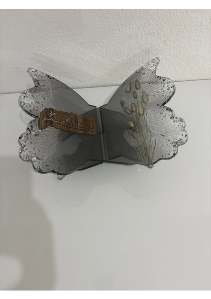 Siyah Epoksi Tavşankuyruğu Otlu ve Yazı Motifli Kelebek Rahle (Özel Tasarım - Tek Üretim) - 35X31 cm fiyatları