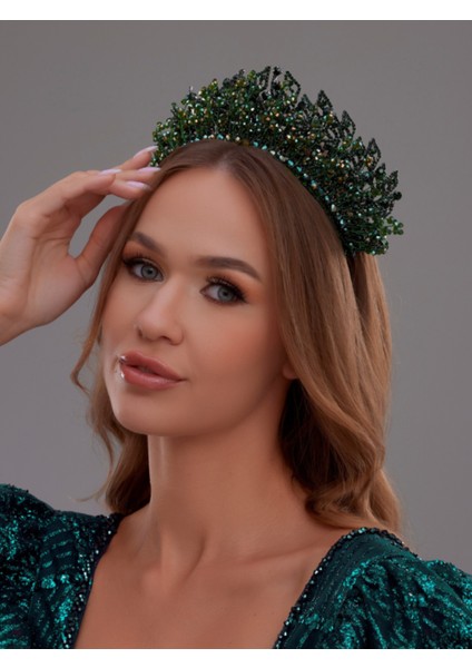Kristal Taşlı Gelin Tacı – Işıltılı ve Zarif Tasarım
