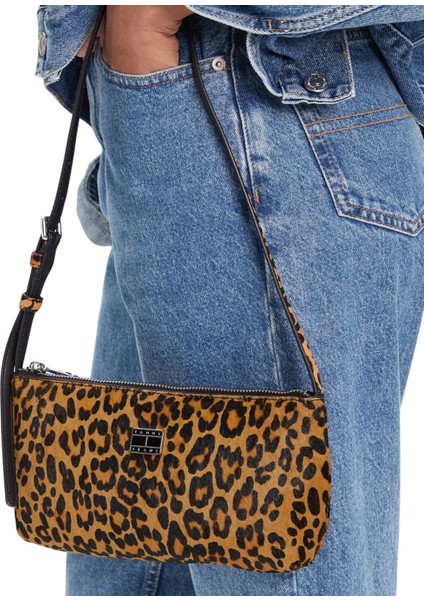 Tjw Must Leopar Desenli Omuz Kadın Siyah Omuz Çantası AW0AW1800801R indirimleri