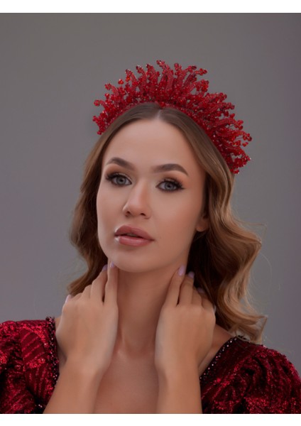 Kristal Detaylı Gelin Tacı – Işıltılı ve Zarif Tasarım