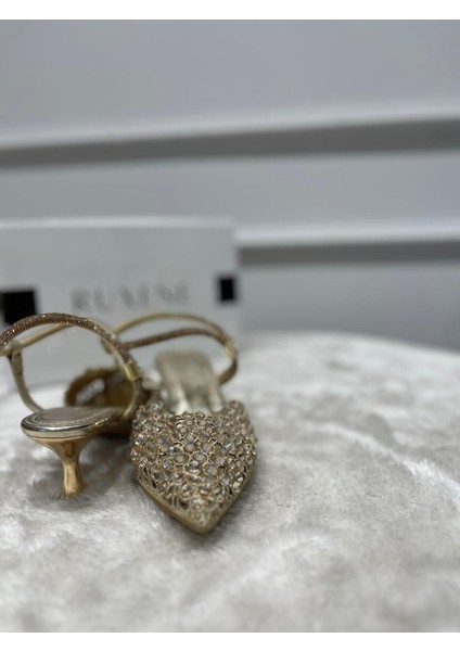 Parla Kristal Taşlı Gold Gümüş 4 cm Inve Topuklu Topuk Dekolteli Sivri Burun Abiye Ayakkabı fiyatları