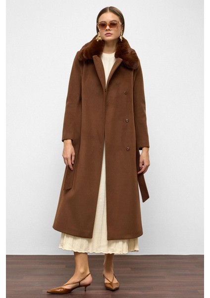 Yakası Çıkabilen Kürklü Punto Dikiş Detaylı Premium Uzun Kaban Tütün 3092