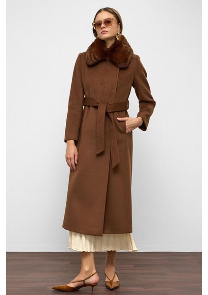 Yakası Çıkabilen Kürklü Punto Dikiş Detaylı Premium Uzun Kaban Tütün 3092 modelleri