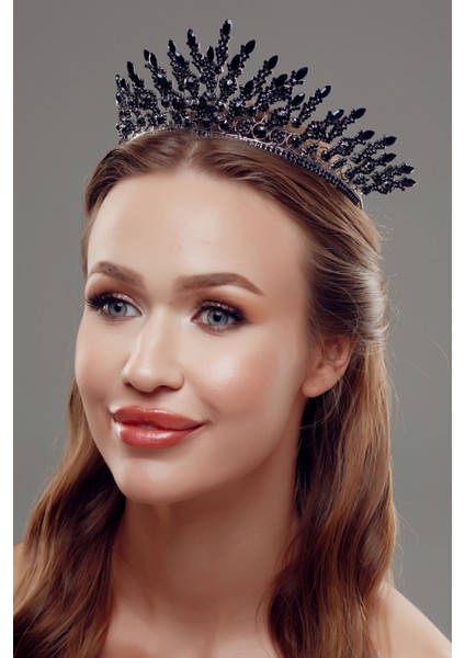 Kristal Taşlı Zarif Gelin Tacı – Işıltılı ve Asil Tasarım