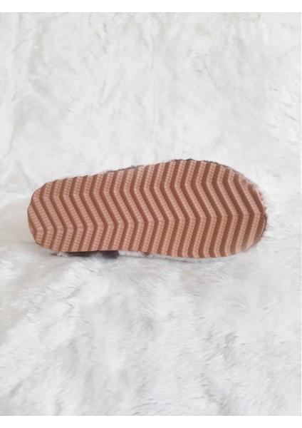 Zebra Desenli Peluşlu Kaymaz Yumuşak Ses Yapmaz Kalın Tabanlı Misafirlik Kışlık Kadın Ev Terliği modelleri