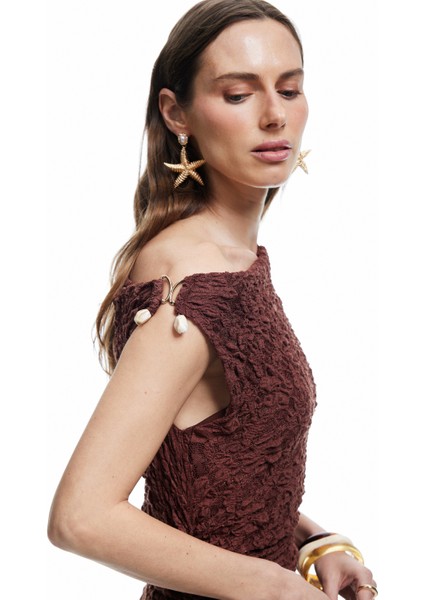 x Melis Ağazat - Kolsuz Slim Fit Drapeli Aksesuarlı Asimetrik Kayık Yaka Uzun Dantel Elbise fiyatları