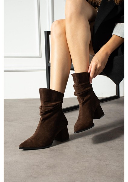 Nutty Kadın Bot Kalın Topuklu Arkadan Fermuarlı Körüklü Kahve Süet