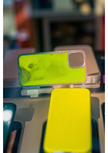 Iphone 12 / 12 Pro Uyumlu Neon Bumper Parlayan Fosforlu Sarı Sulu Kılıf fırsatları
