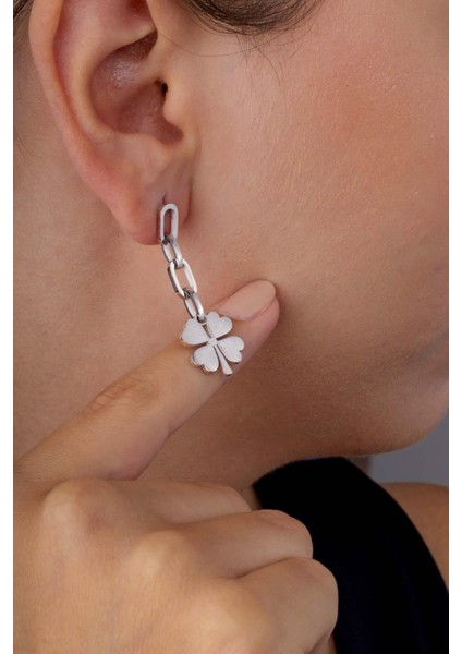 zincir Geçişli Sallantılı Yonca Beyaz Altın Kaplama Çelik Kadın Küpe modelleri