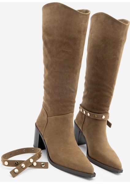 Kadın Sivri Burun Fermuarsız Çıkarılabilen Tokalı Troklu Zımbalı Topuklu Çizme Fuslep Taba Süet