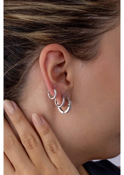 Tek Sıra Taşlı Tamtur Üçlü Beyaz Altın Kaplama Çelik Kadın Küpe fiyatları