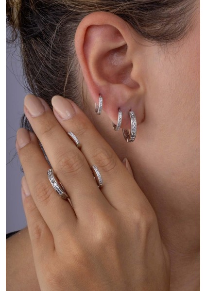 Tek Sıra Taşlı Tamtur Üçlü Beyaz Altın Kaplama Çelik Kadın Küpe modelleri