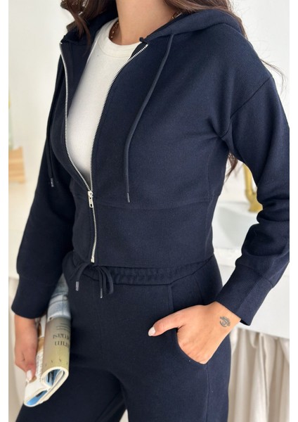 Kadın Fermuarlı Kapüşonlu Takım – Sportif & Günlük Konfor modelleri