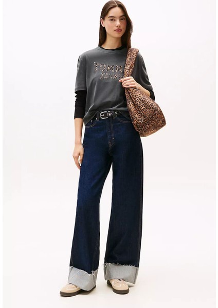 Kadın Boxy Fit Leopar Desenli Aplike Logolu T-Shirt - Siyah fiyatları