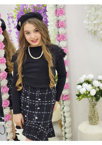 Etekli Triko Şapkalı ve Kolyeli Kız Takım