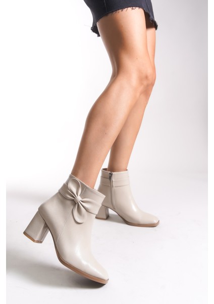 Kadın Fiyonk Detaylı Topuklu Bot 00121092