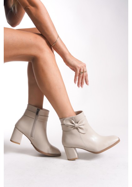 Kadın Fiyonk Detaylı Topuklu Bot 00121092 fırsatları