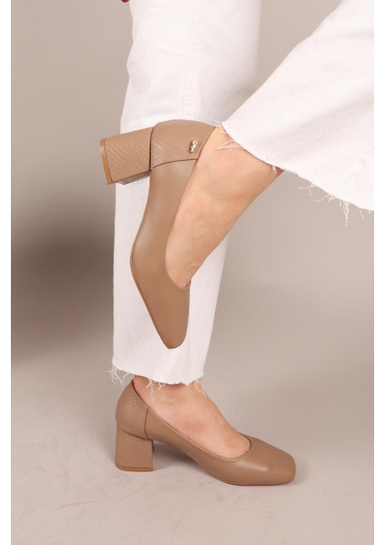 Pumps Arkası Yılan Dokulu Blok Topuklu Ayakkabı Vizon