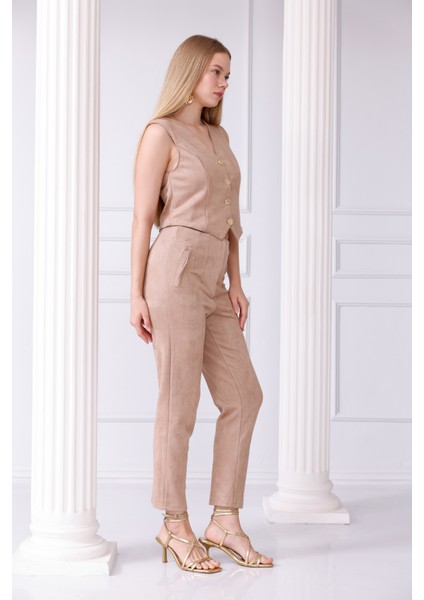 Güderi Aksesuarlı Düğmeli Yelekli Takım