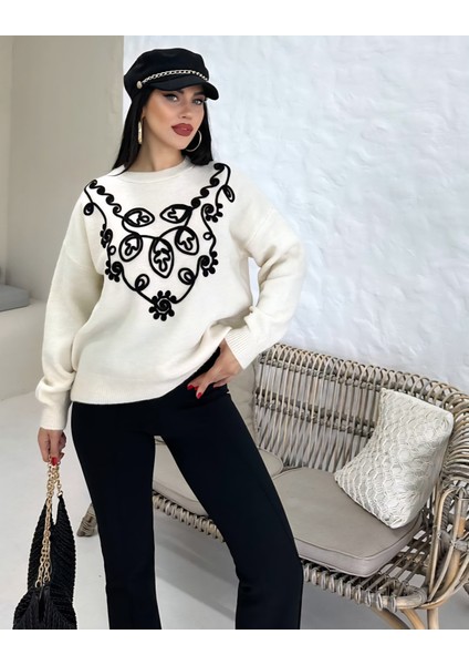 Çiçek Nakışlı Triko Kazak indirimleri