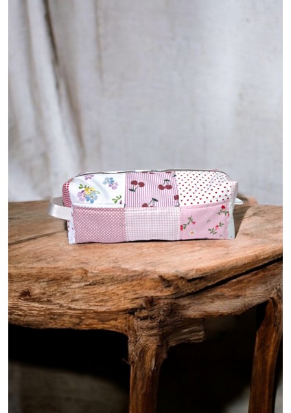 Pembe Patchwork Desenli Dyson Airwrap Uyumlu Saç Şekillendirici Çantası 35x14x12, XXL Makyaj ve Kozmetik Organizer, %100 Pamuklu, Yıkanabilir, Seyahat ve Hediye İçin Ideal