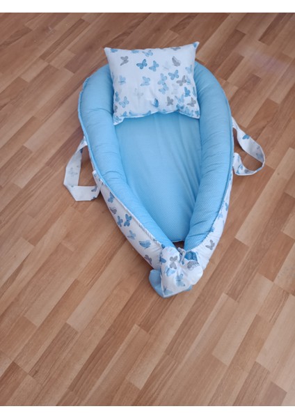 Mavi Benekli Beyaz Kelebekli Bebek Yatağı