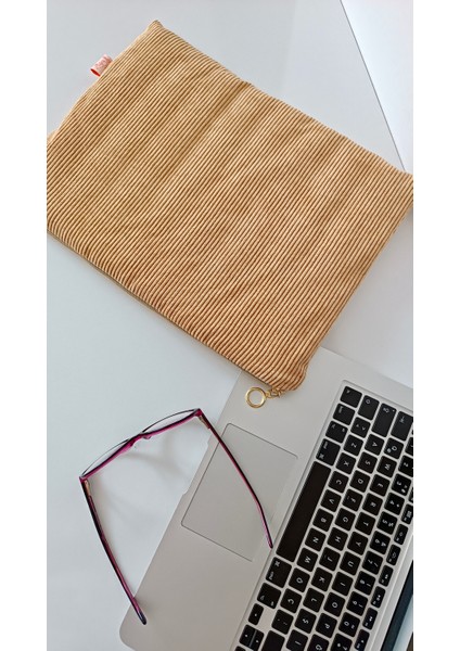13 Inç Krem Rengi Fitilli Kadife bilgisayar Çantası, Notebook Çantası, Bilgisayar Kılıfı, Laptop Kılıfı, Diz Üstü Bilgisayar Çantası