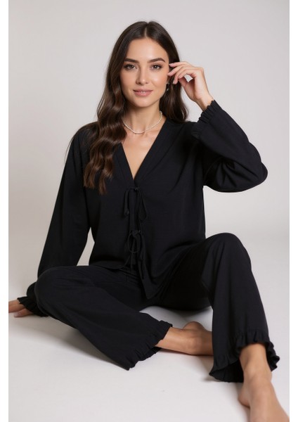 Kadın Siyah Önden Bağlamalı Kolu ve Paçası Fırfır Detaylı Uzun Kollu Pijama Takımı fiyatları