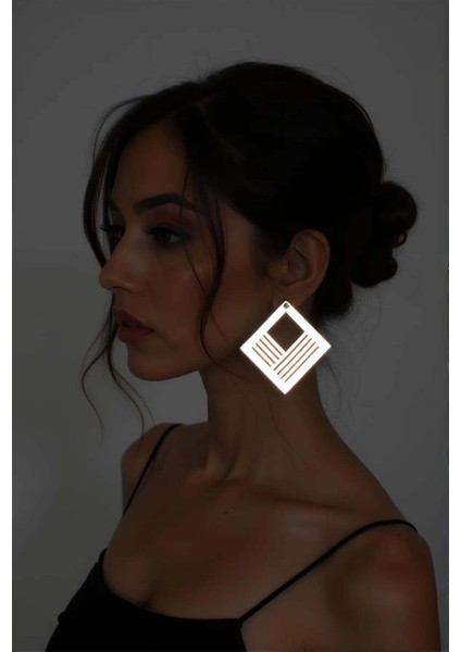Mulvxjrt JRT02 Beyaz Reflektörlü Geometrik Kare Küpe, Şık Lazer Kesim Küpe - APBJ010 (Mulvix)