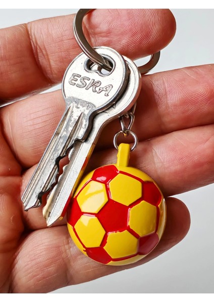 Sarı Kırmızı Futbol Takımı Temalı - Yarım Futbol Topu - Arkası Aynalı Anahtarlık fırsatları