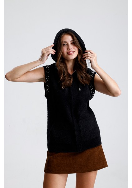 Omuzları Taşlı Kapüşonlu Fermuarlı Yelek