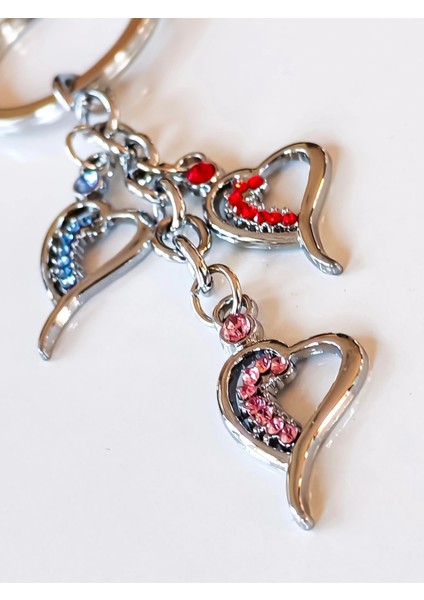 Mavi Pembe ve Kırmızıdan Camlı Kalplerden Metal Anahtarlık