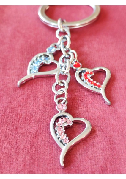 Mavi Pembe ve Kırmızıdan Camlı Kalplerden Metal Anahtarlık modelleri