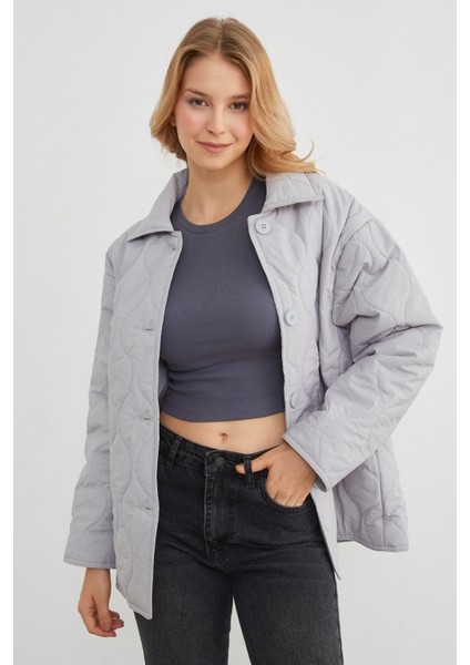 Su Yolu Desenli Kapitone Oversize Düğmeli Mont modelleri