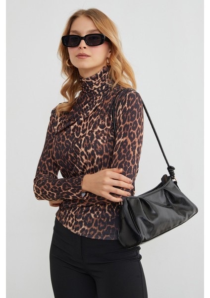 Leopar Desenli Dik Yaka Drapeli Bluz