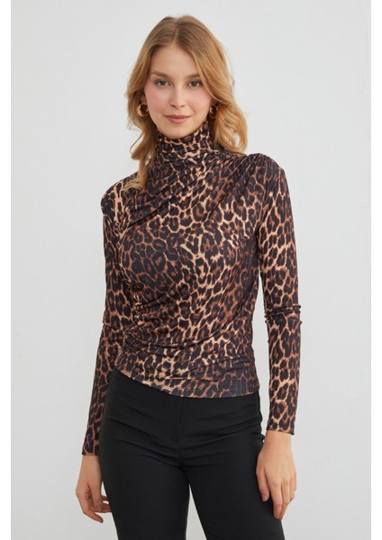 Leopar Desenli Dik Yaka Drapeli Bluz modelleri
