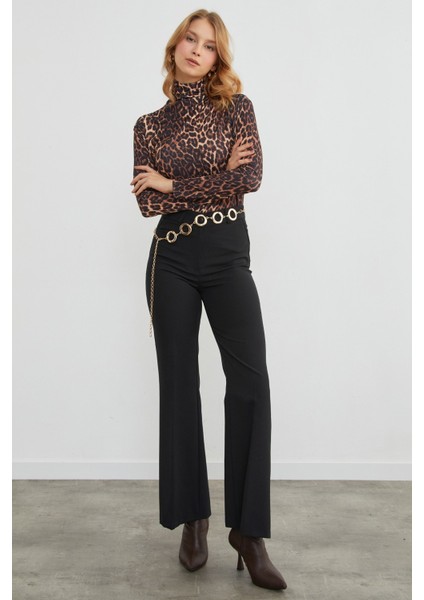 Leopar Desenli Dik Yaka Drapeli Bluz fırsatları