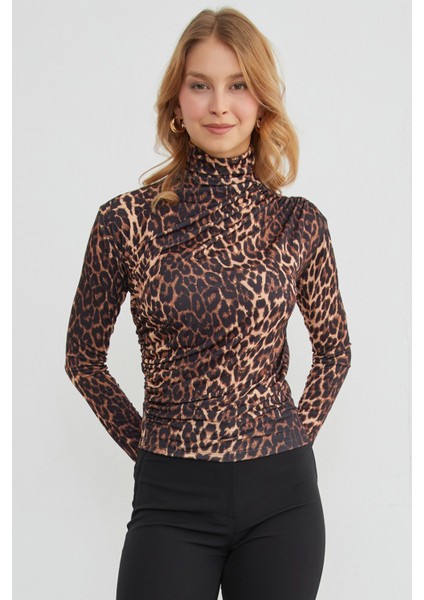 Leopar Desenli Dik Yaka Drapeli Bluz indirimleri