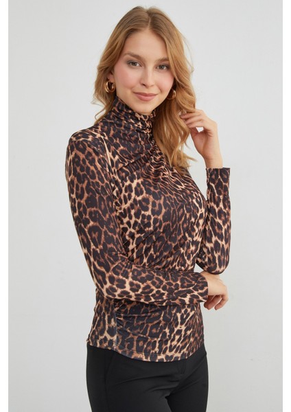 Leopar Desenli Dik Yaka Drapeli Bluz