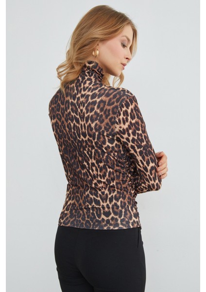 Leopar Desenli Dik Yaka Drapeli Bluz