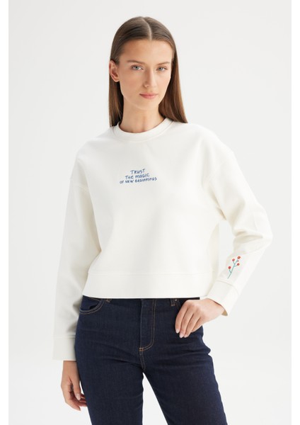 Regular Fit Normal Kesim Bisiklet Yaka Kırık Beyaz Sweatshirt