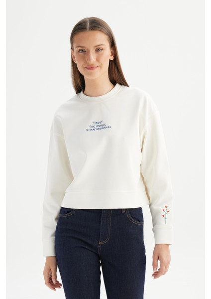 Regular Fit Normal Kesim Bisiklet Yaka Kırık Beyaz Sweatshirt modelleri