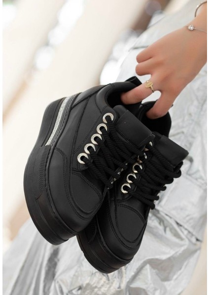 Lulu Siyah Cilt Bağcıklı Spor Ayakkabı - Lisinya