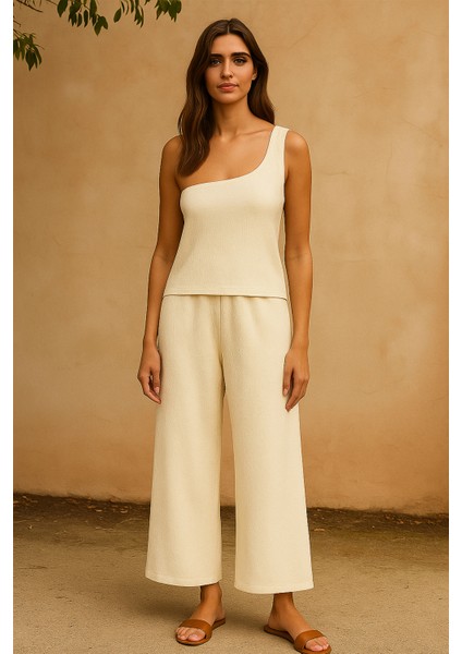 Kadın Beyaz Tek Omuzlu Şık Bluz & Geniş Paça Pantolon Ikili Takım